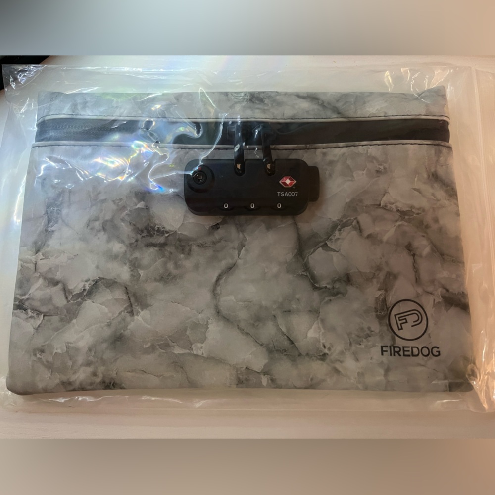 🆕Smell Proof Bag w/ Zipper